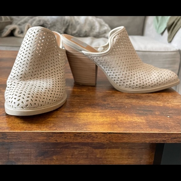 Dolce Vita Ivory Mules - Picture 2 of 3